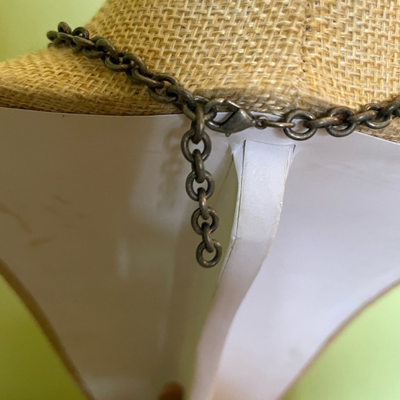 Elegant Cream and Silver Statement Necklace - Picture 5 of 5